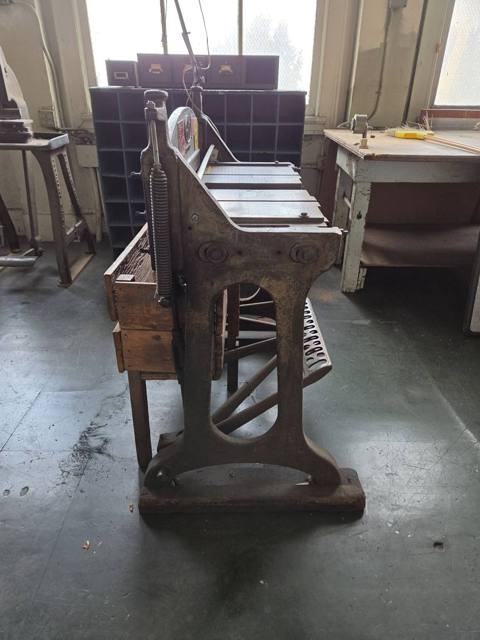 Side view with drawer and treadle